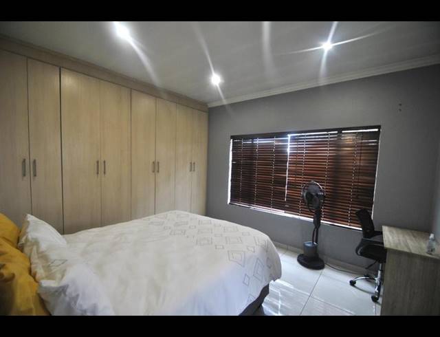 3 BEDROOM TOWNHOUSE FOR SALE IN SONNEVELD